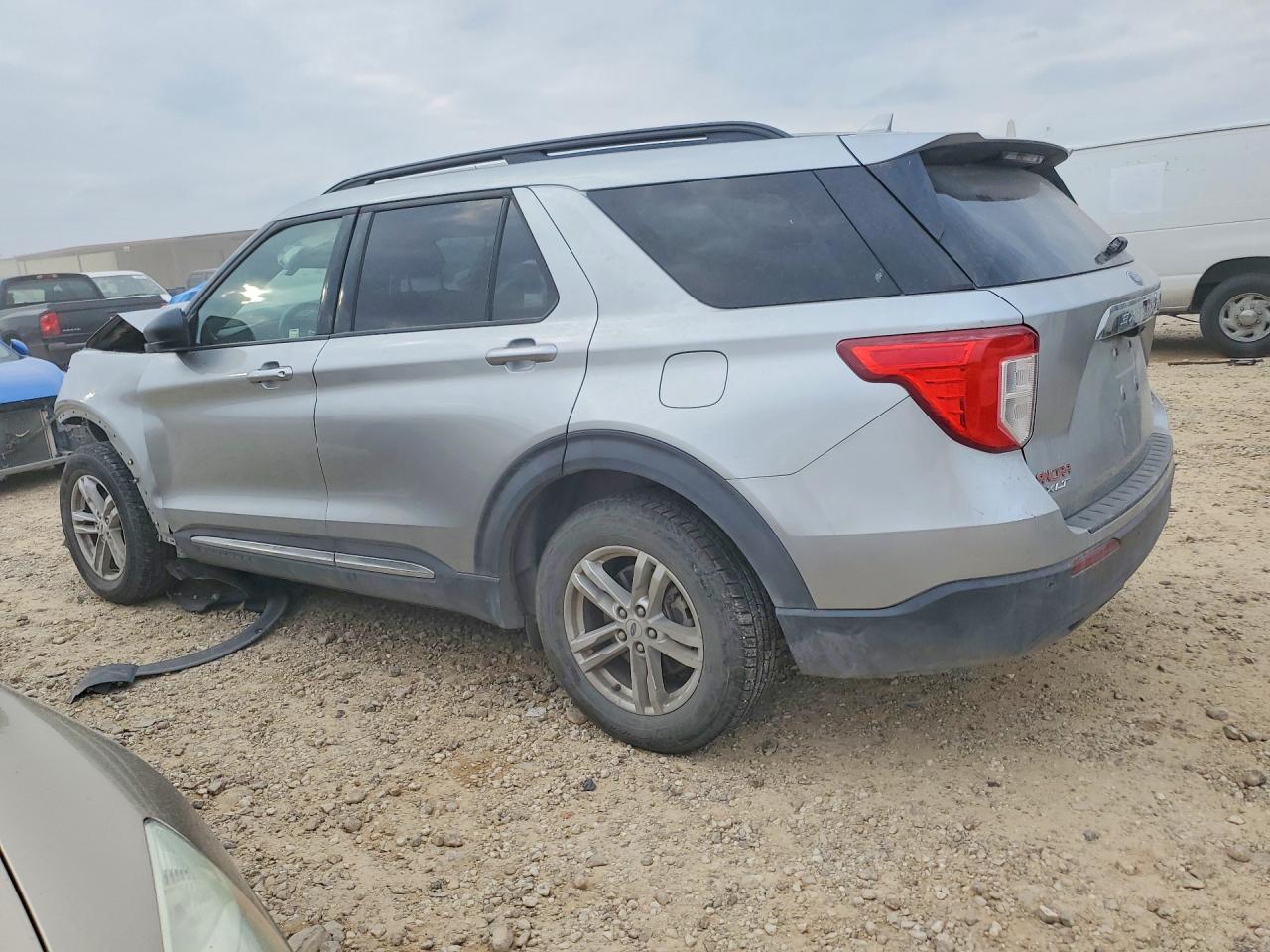 2020 FORD EXPLORER XLT photo 3