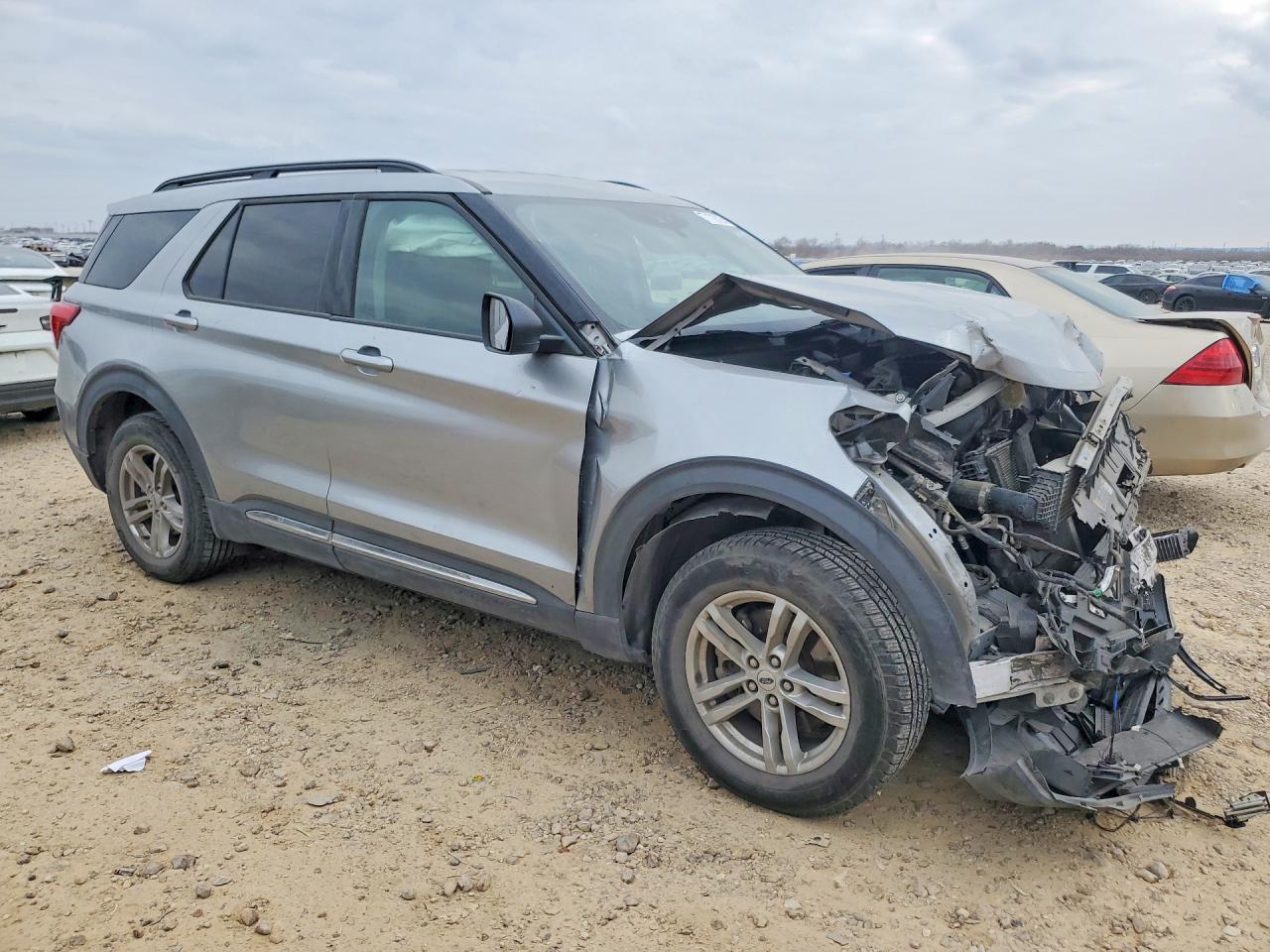 2020 FORD EXPLORER XLT photo 7