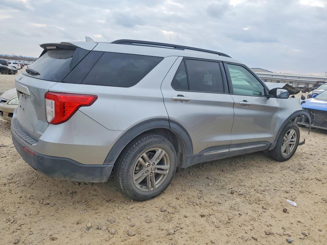 2020 FORD EXPLORER XLT photo 5