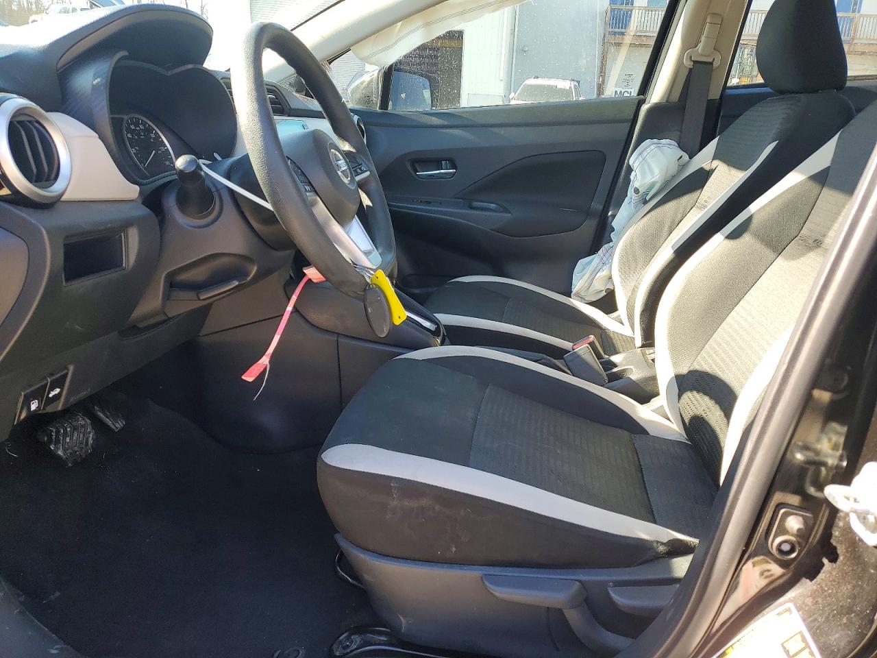 2021 NISSAN VERSA SV photo 7