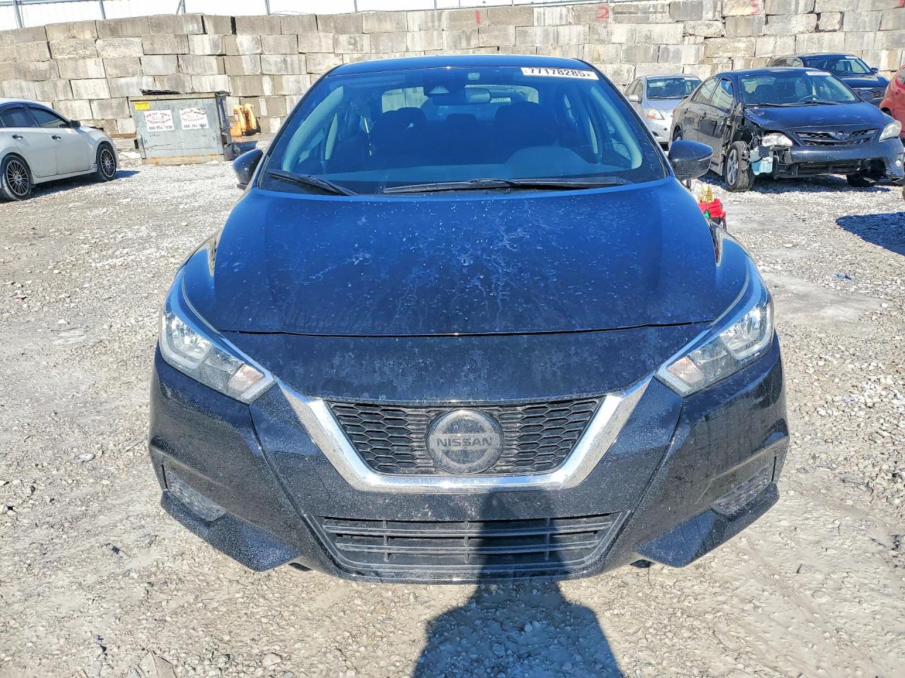 2021 NISSAN VERSA SV photo 5