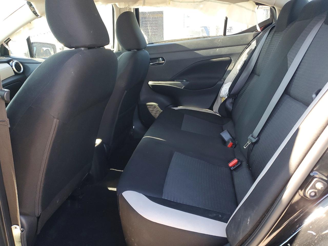 2021 NISSAN VERSA SV photo 10