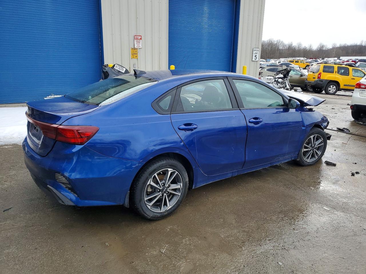 2023 KIA FORTE LXS photo 3