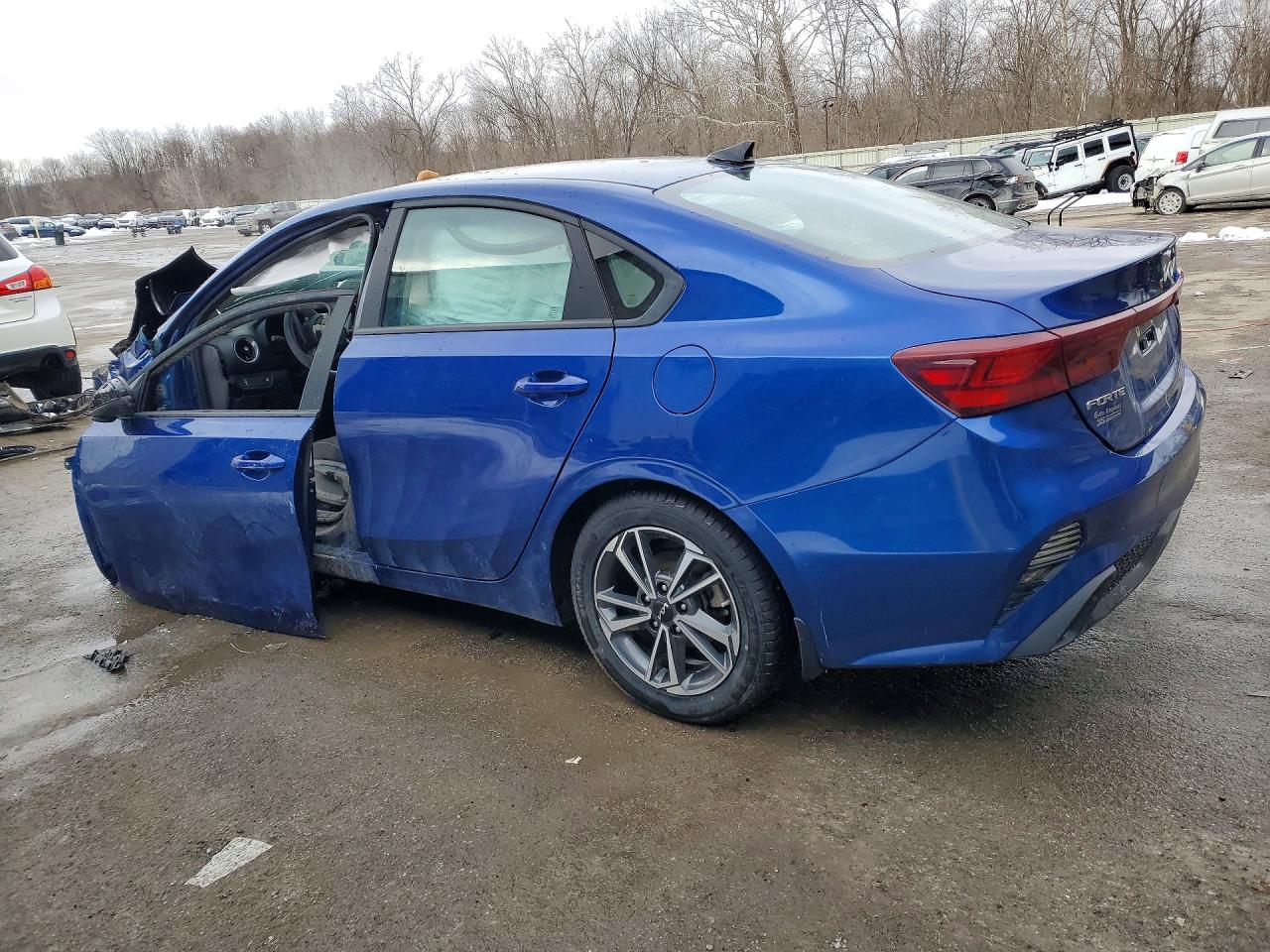 2023 KIA FORTE LXS photo 2