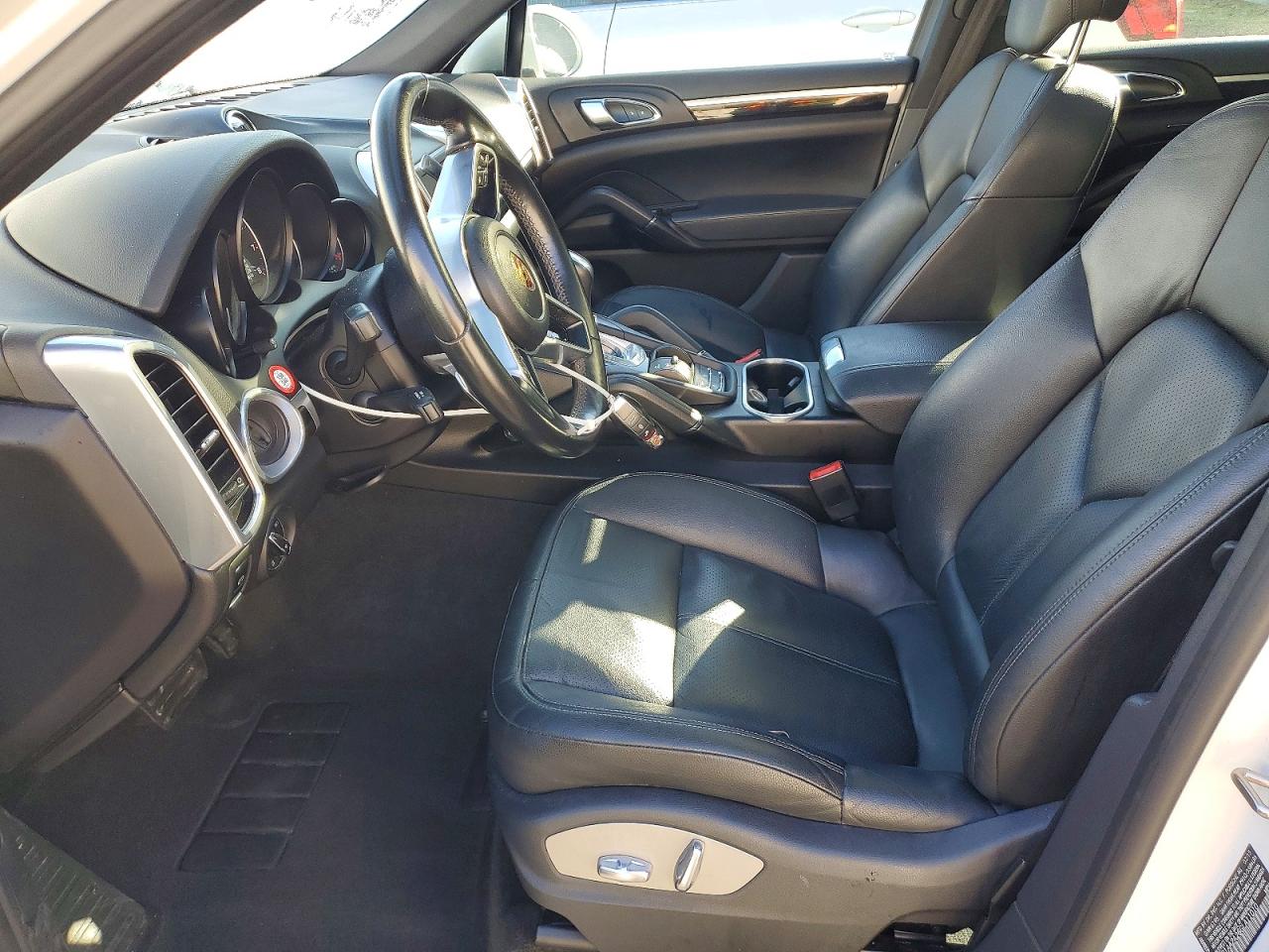 2016 PORSCHE CAYENNE photo 19