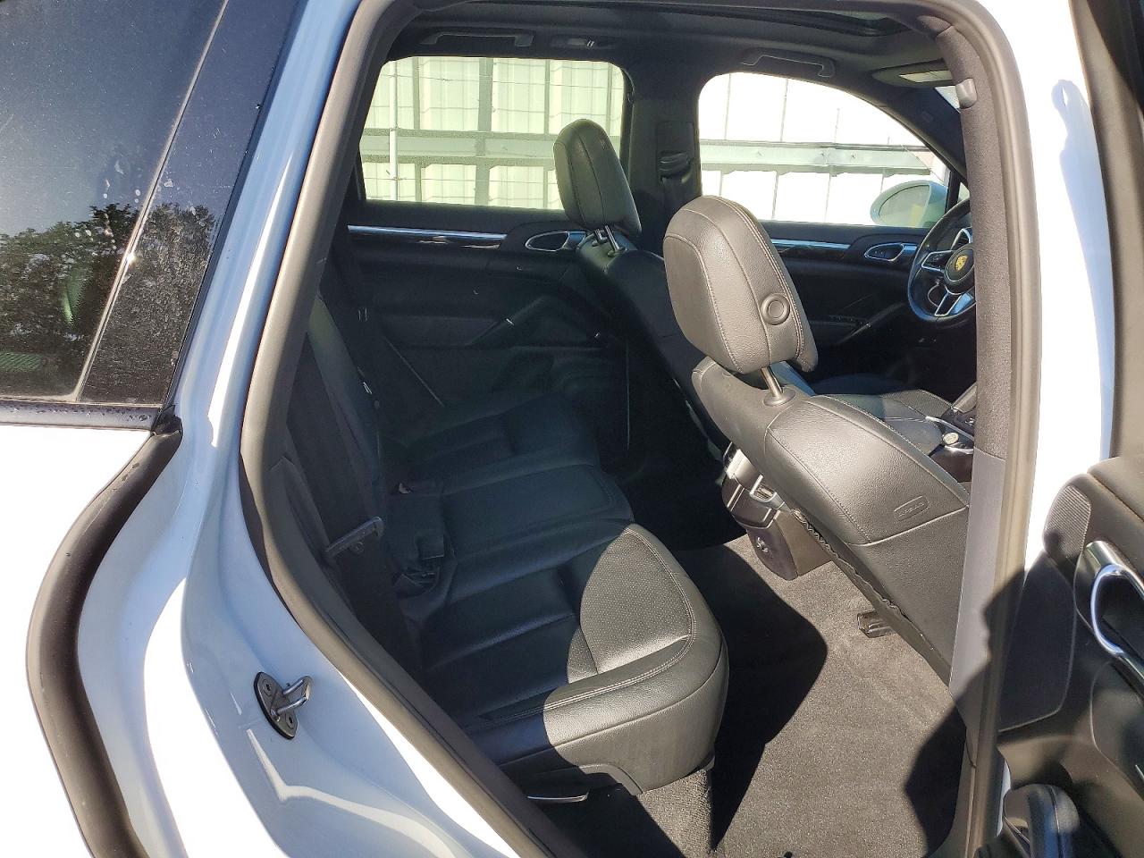 2016 PORSCHE CAYENNE photo 31