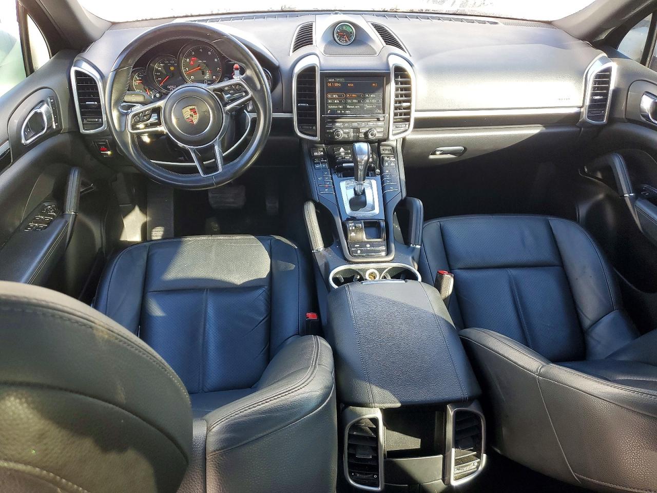 2016 PORSCHE CAYENNE photo 22
