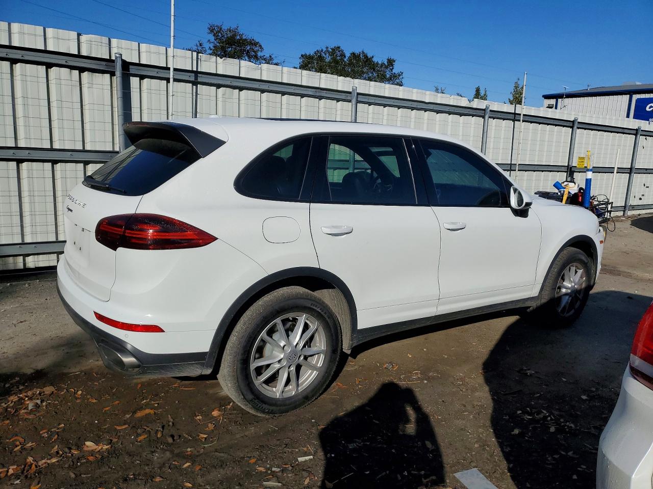 2016 PORSCHE CAYENNE photo 7