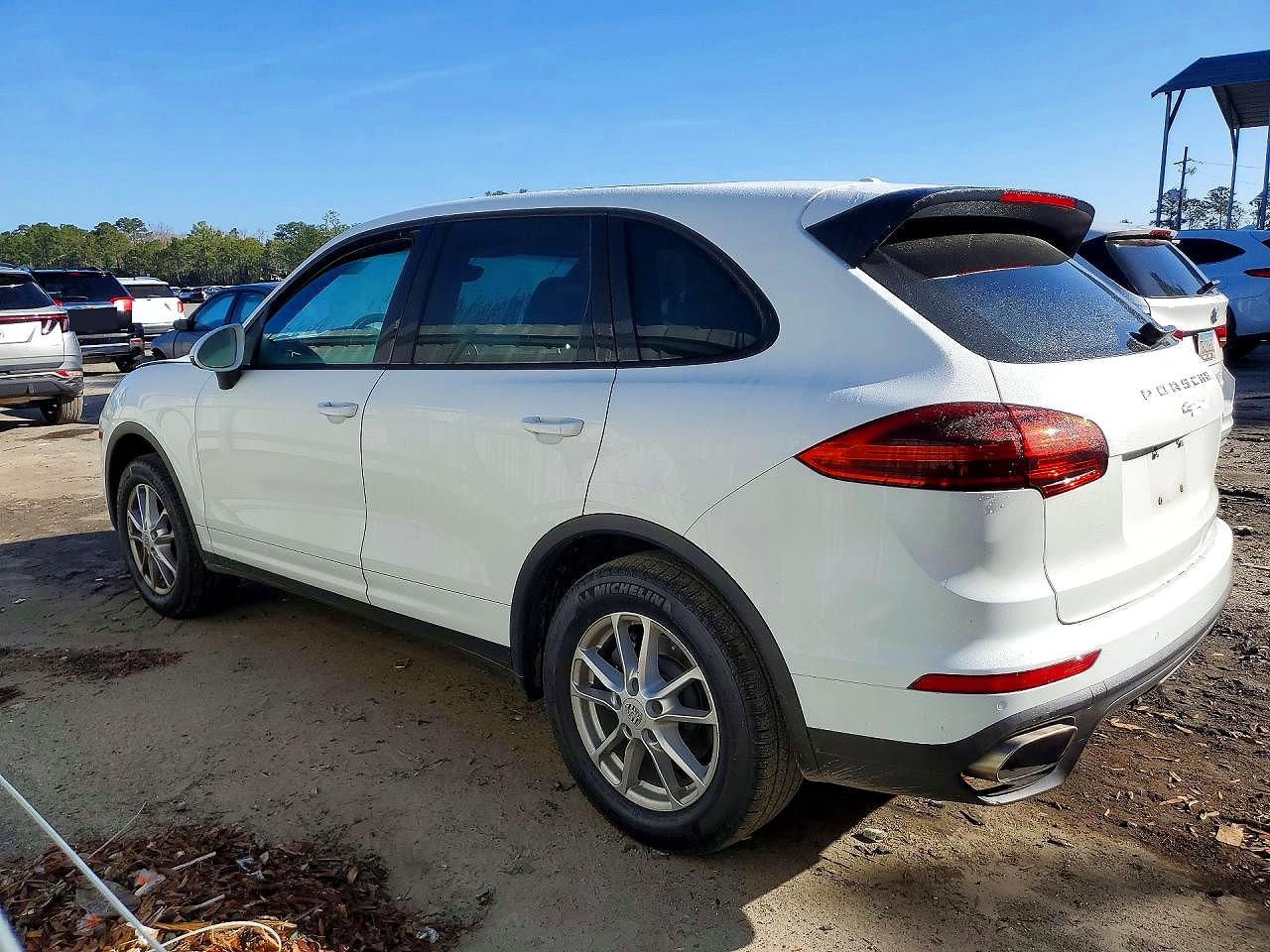 2016 PORSCHE CAYENNE photo 4