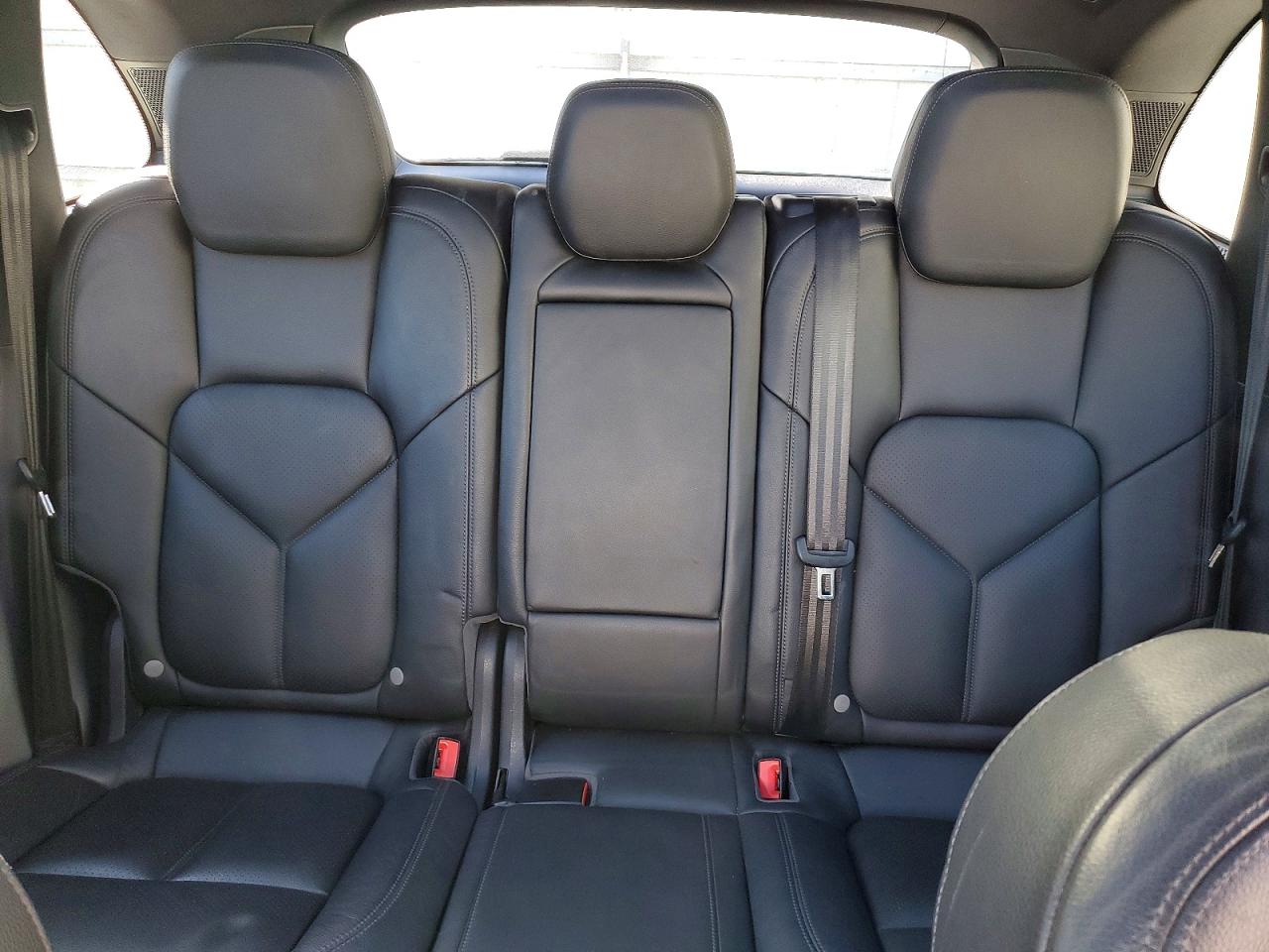 2016 PORSCHE CAYENNE photo 28