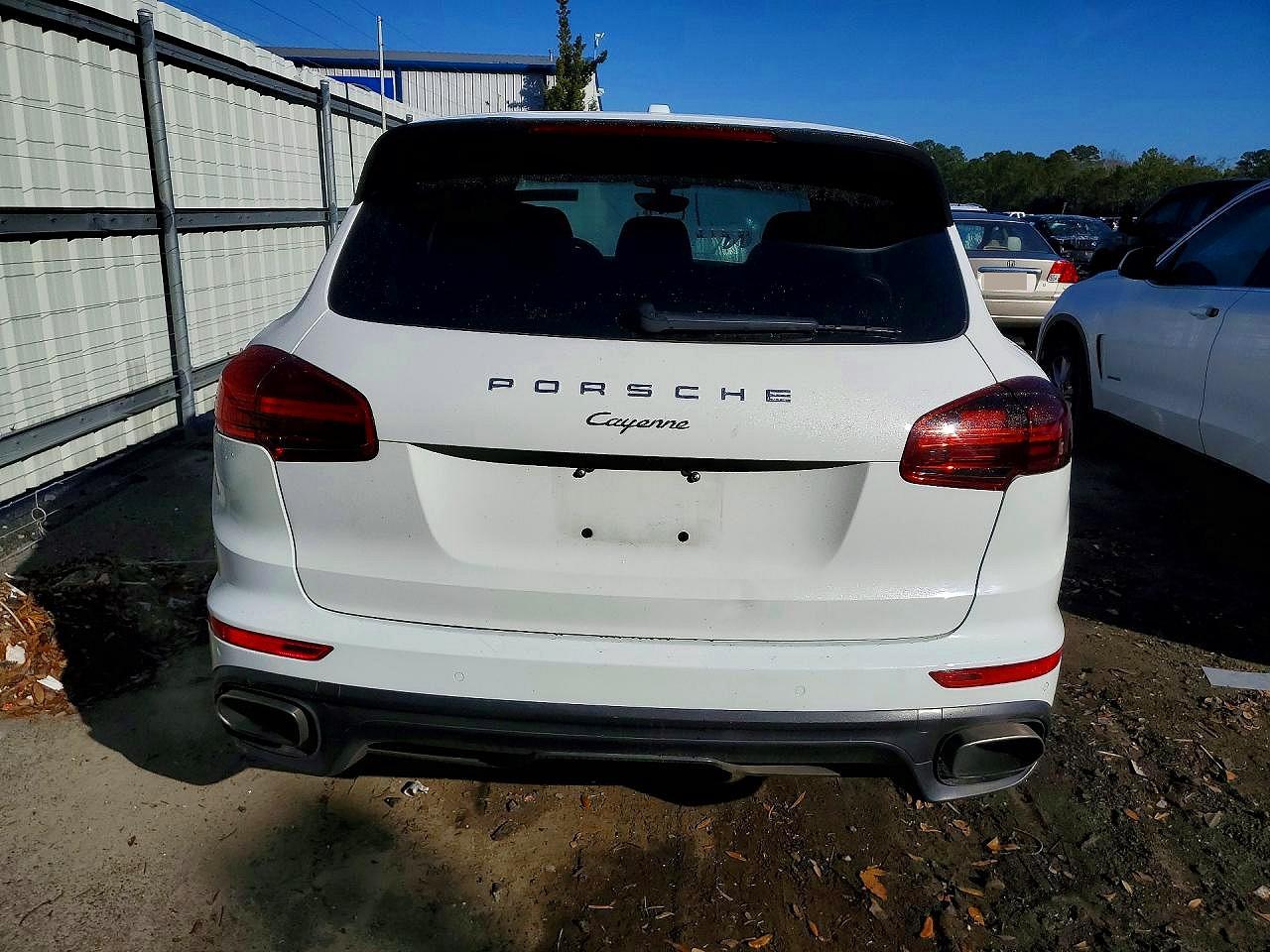 2016 PORSCHE CAYENNE photo 16