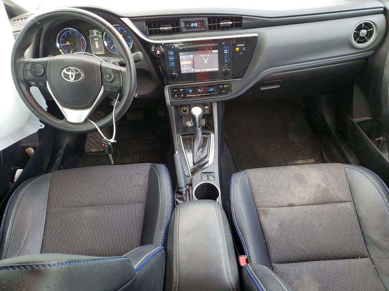 2017 TOYOTA COROLLA photo 15