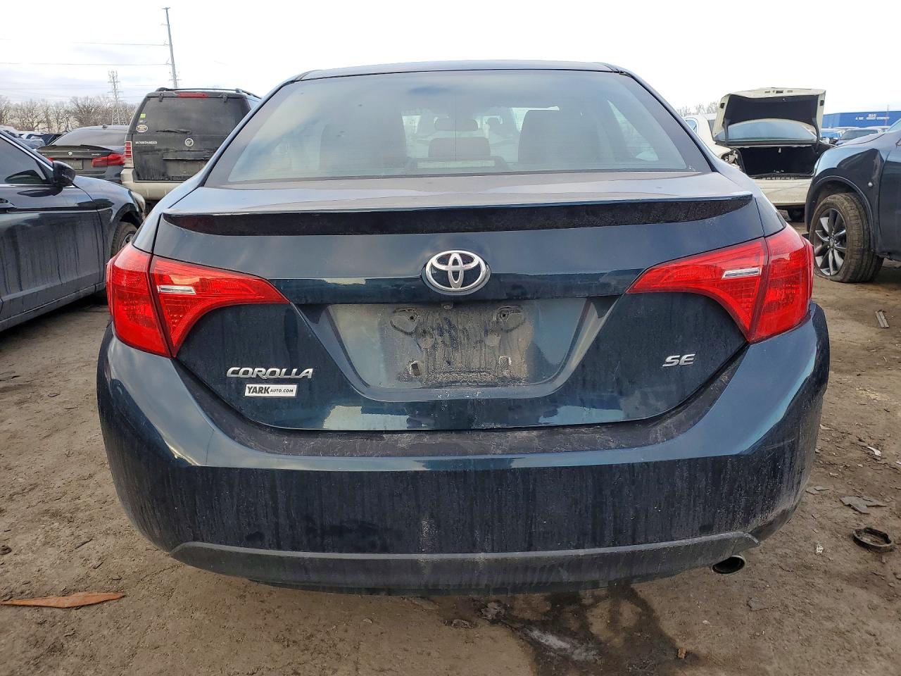 2017 TOYOTA COROLLA photo 11