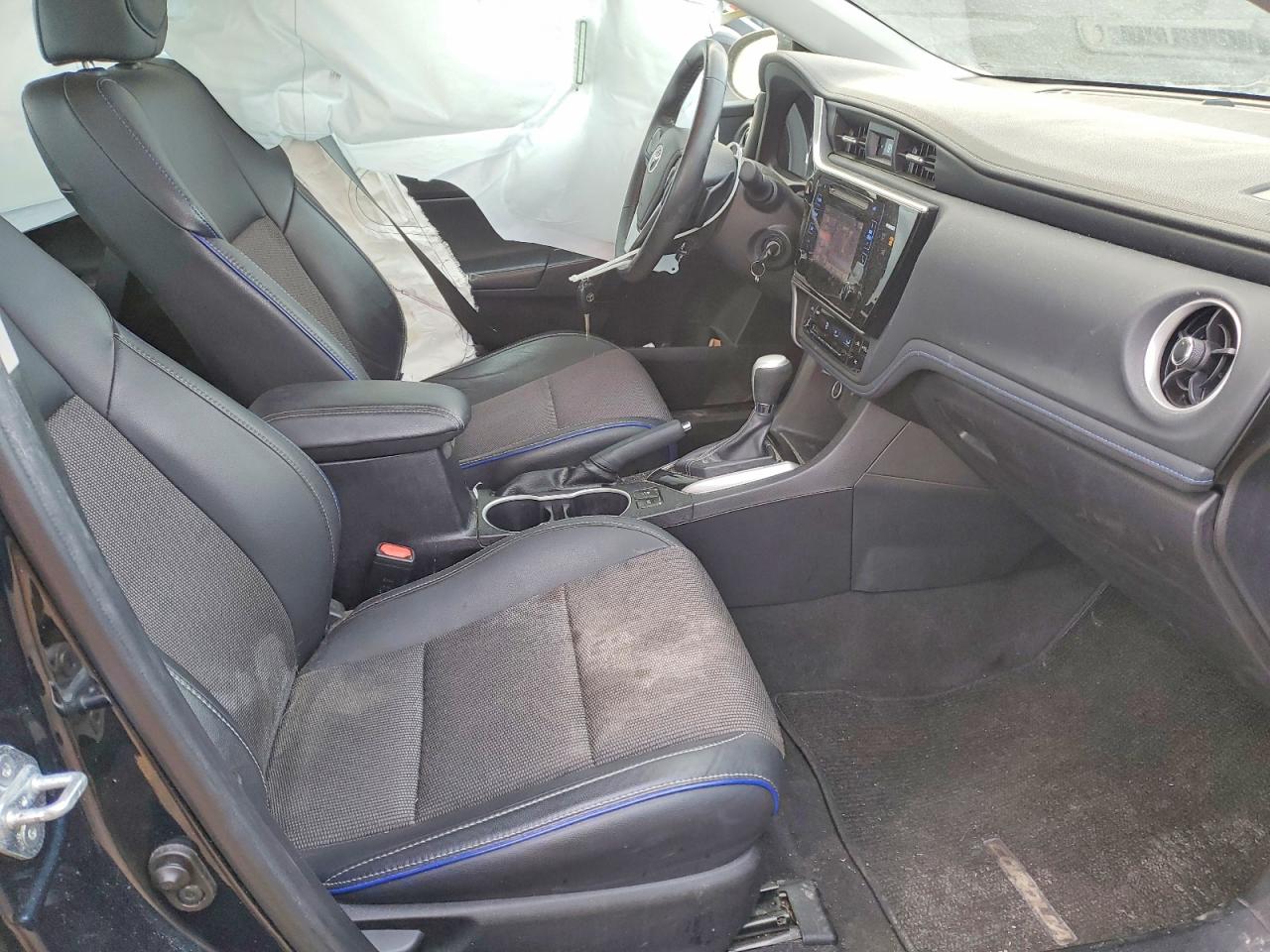 2017 TOYOTA COROLLA photo 13