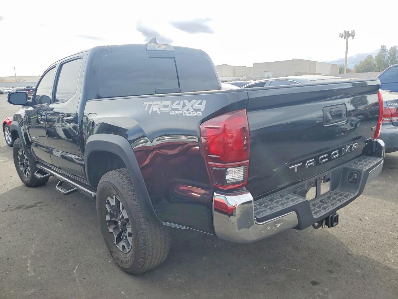 2017 TOYOTA TACOMA TRD OFF-ROAD photo 3