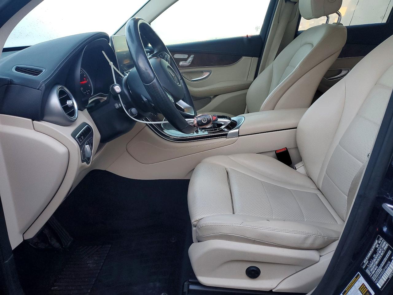2016 MERCEDES-BENZ GLC 300 4MATIC photo 13