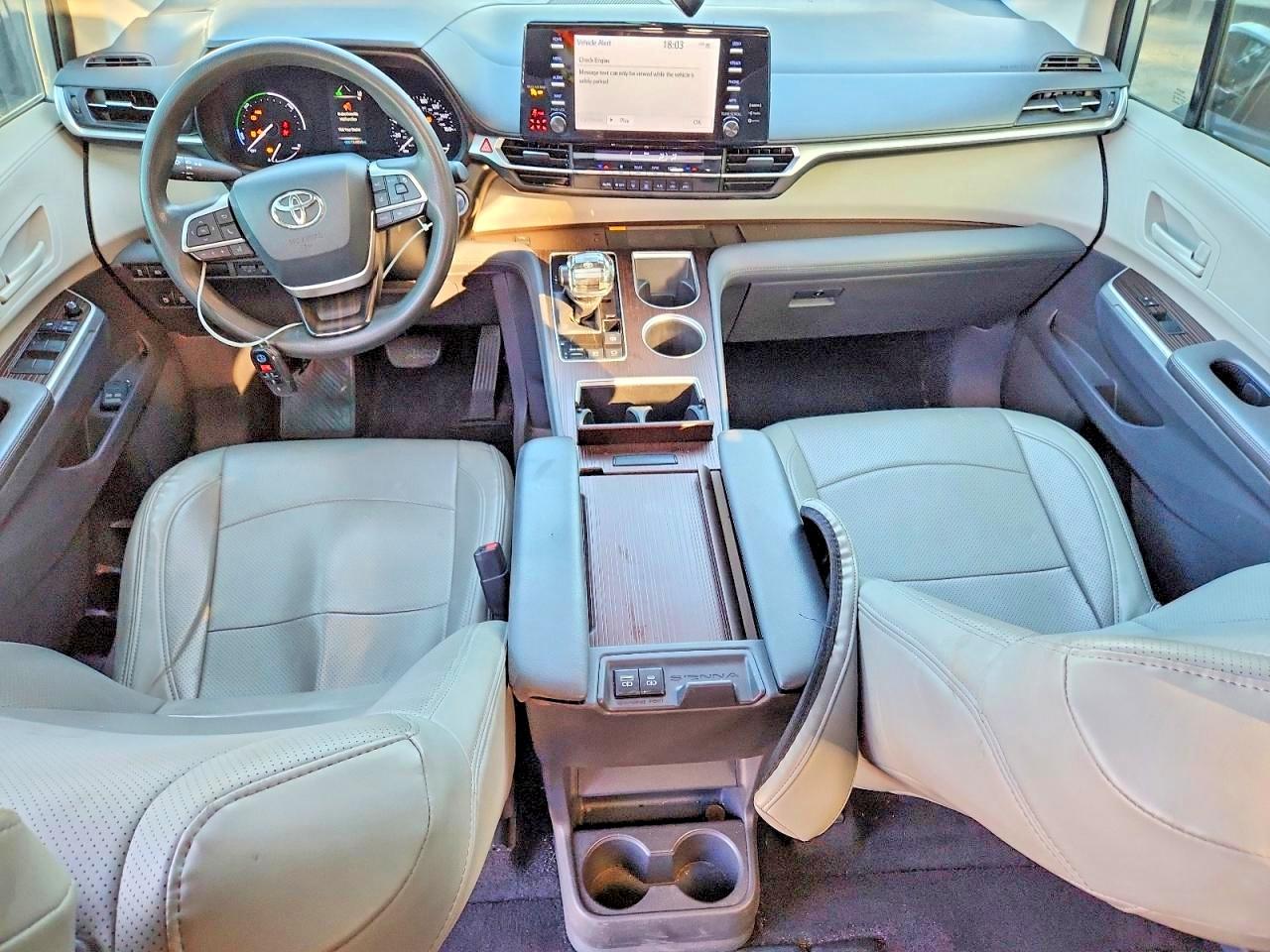 2021 TOYOTA SIENNA LE photo 8