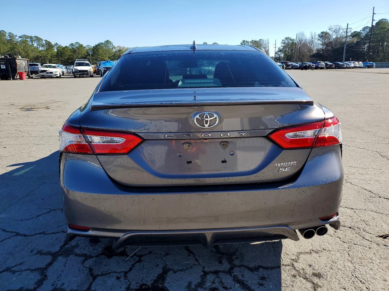 2020 TOYOTA CAMRY SE photo 11