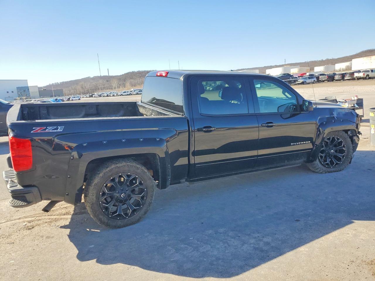 2017 CHEVROLET SILVERADO K1500 LT photo 3
