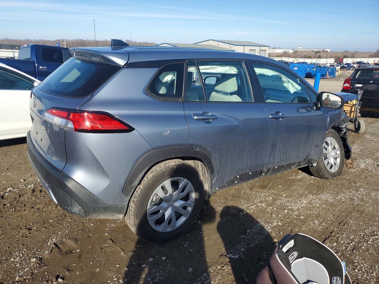 2023 TOYOTA COROLLA CROSS L photo 3