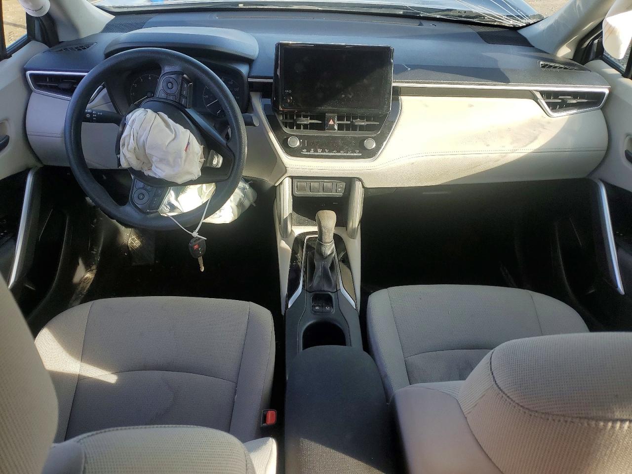 2023 TOYOTA COROLLA CROSS L photo 8