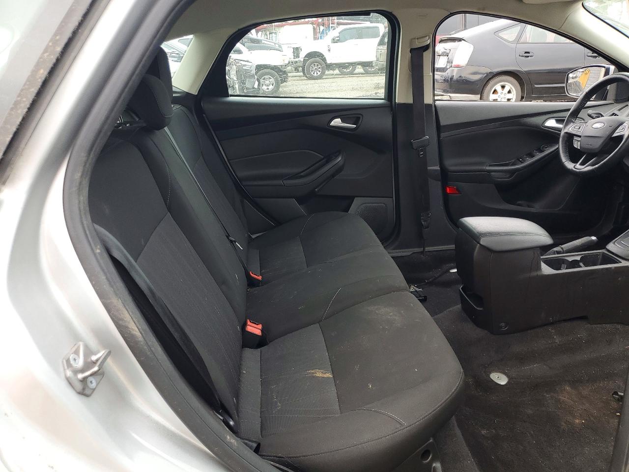 2017 FORD FOCUS SE photo 19