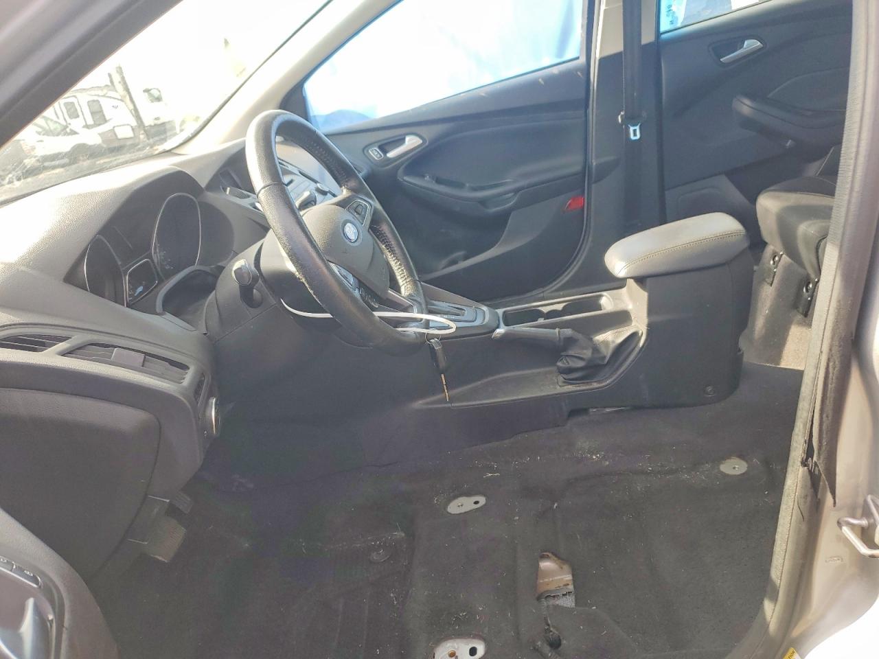 2017 FORD FOCUS SE photo 13