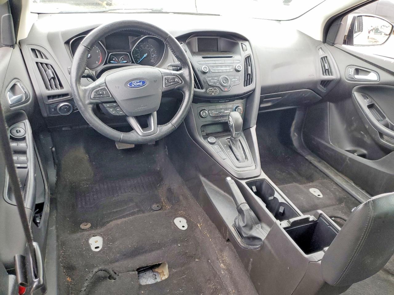 2017 FORD FOCUS SE photo 15