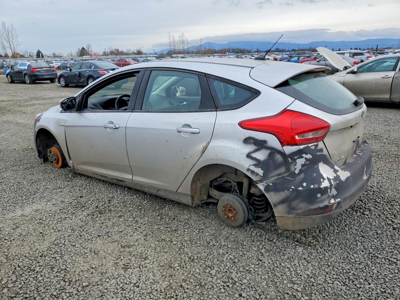2017 FORD FOCUS SE photo 3