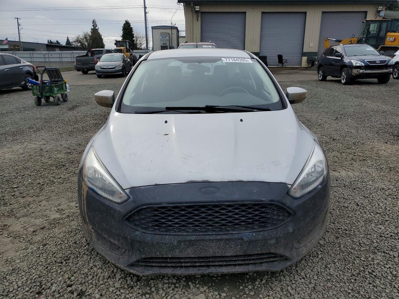 2017 FORD FOCUS SE photo 9