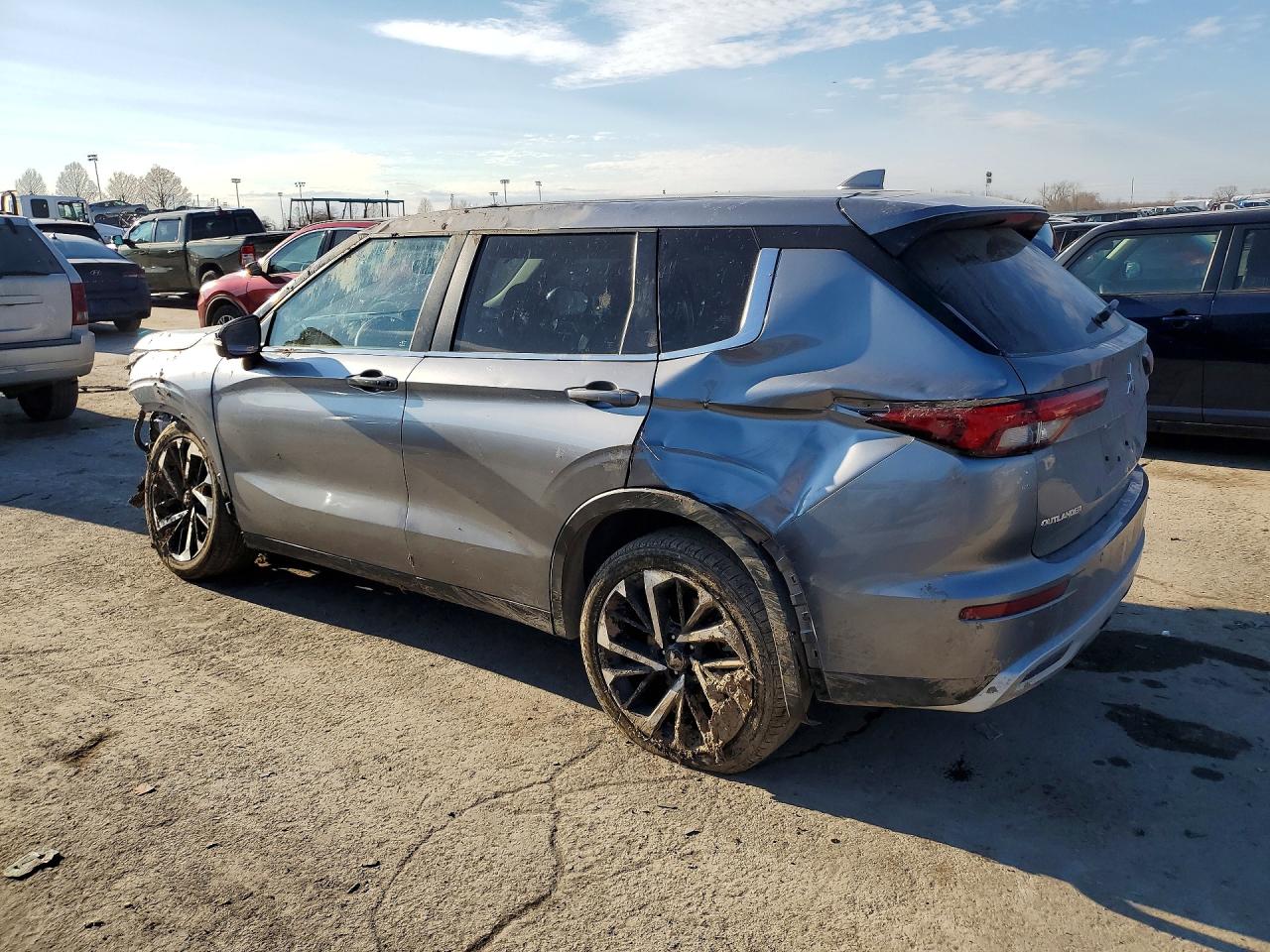 2024 MITSUBISHI OUTLANDER SE photo 2