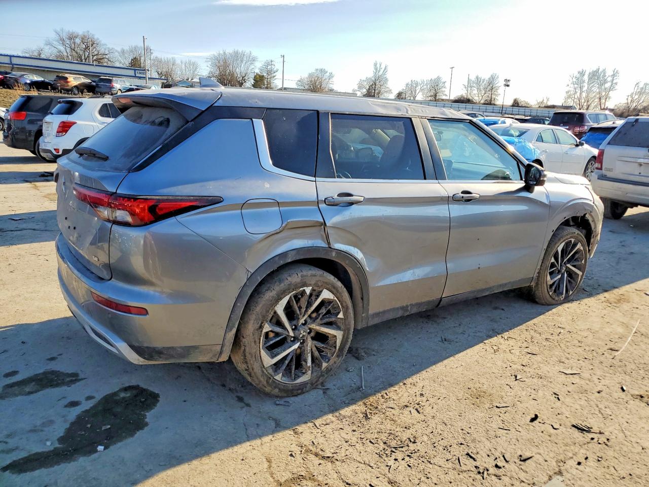 2024 MITSUBISHI OUTLANDER SE photo 3