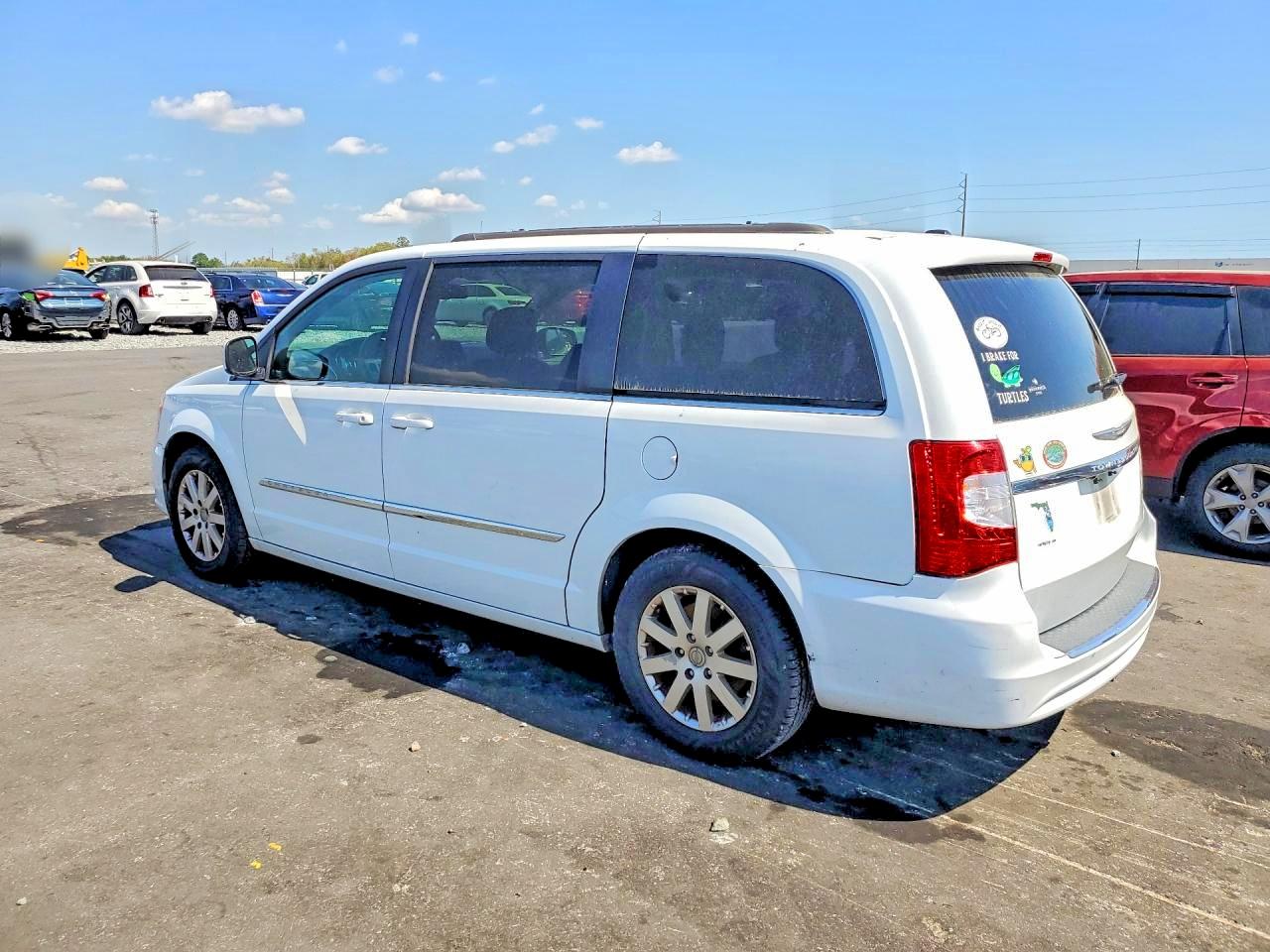 2015 CHRYSLER TOWN & COUNTRY TOURING photo 4