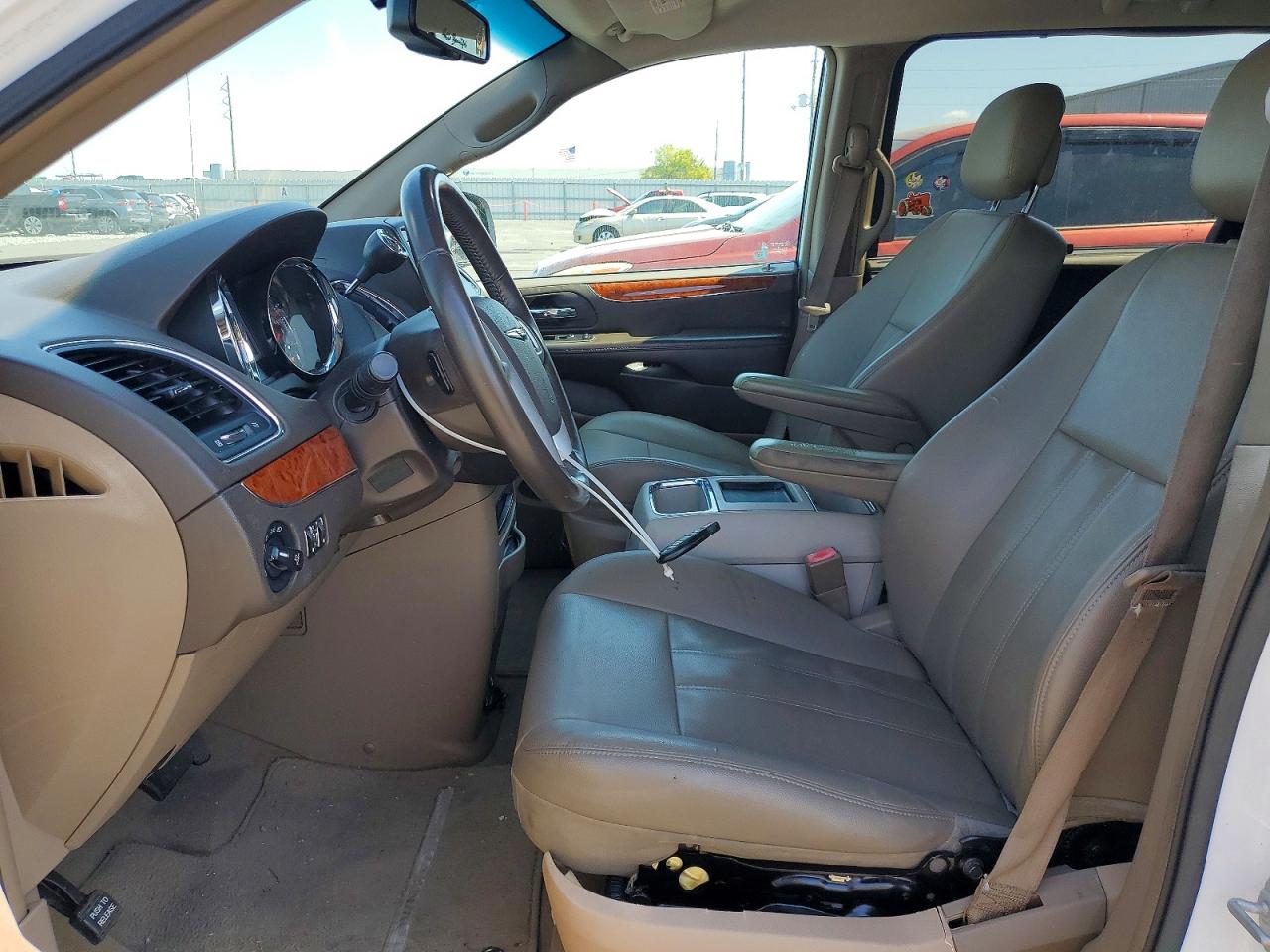 2015 CHRYSLER TOWN & COUNTRY TOURING photo 19
