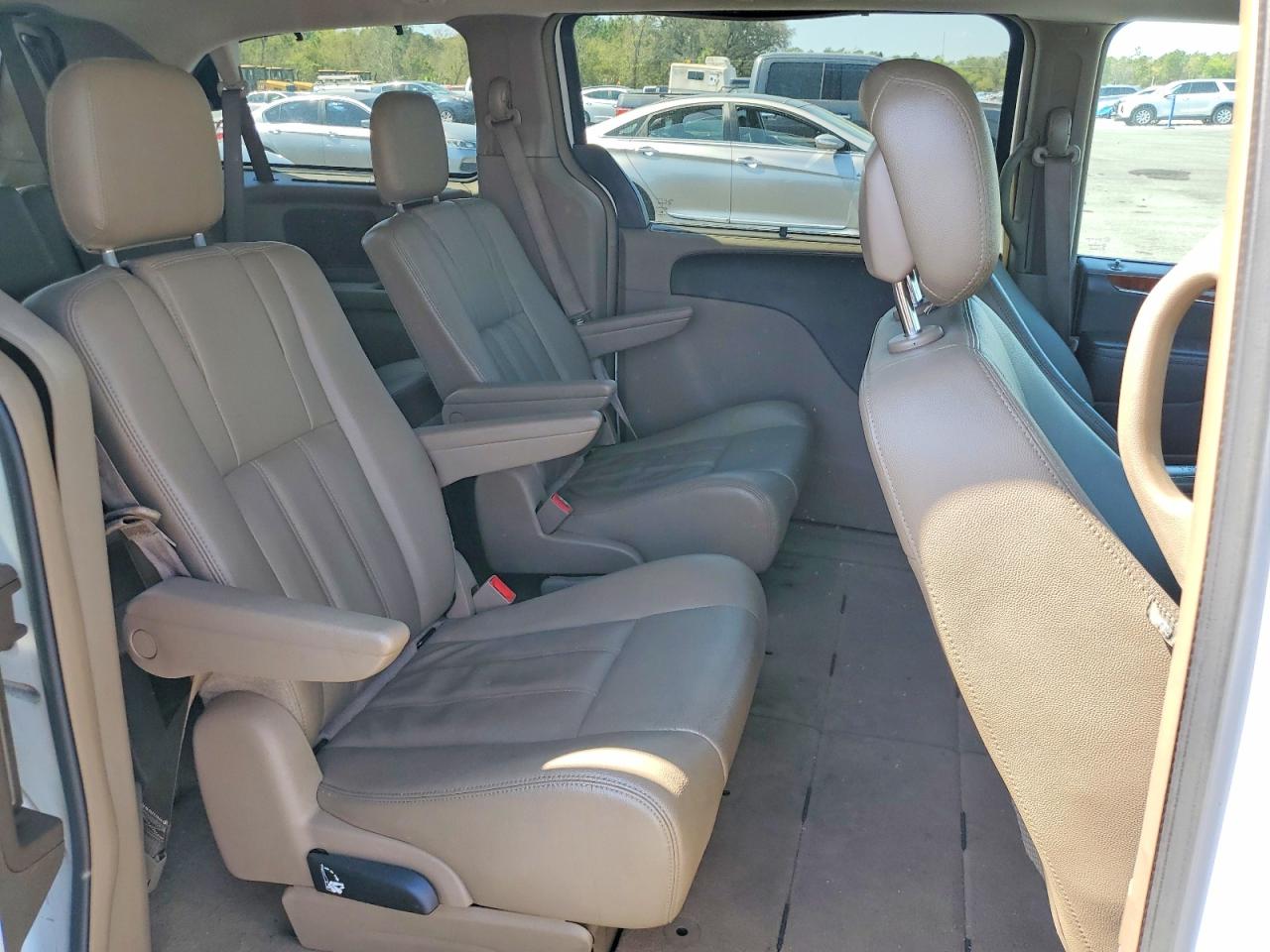 2015 CHRYSLER TOWN & COUNTRY TOURING photo 31