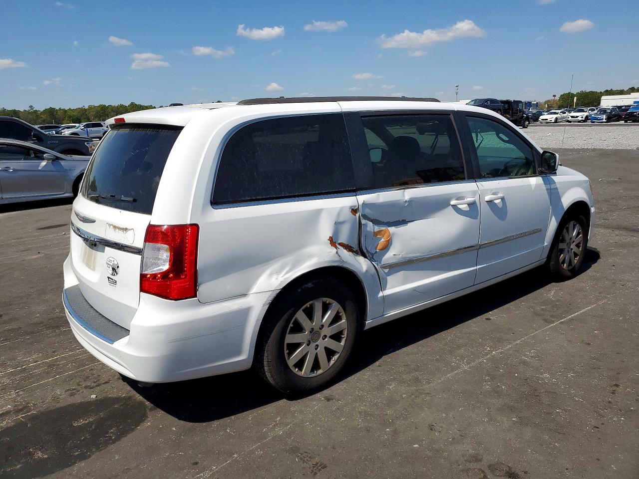 2015 CHRYSLER TOWN & COUNTRY TOURING photo 7