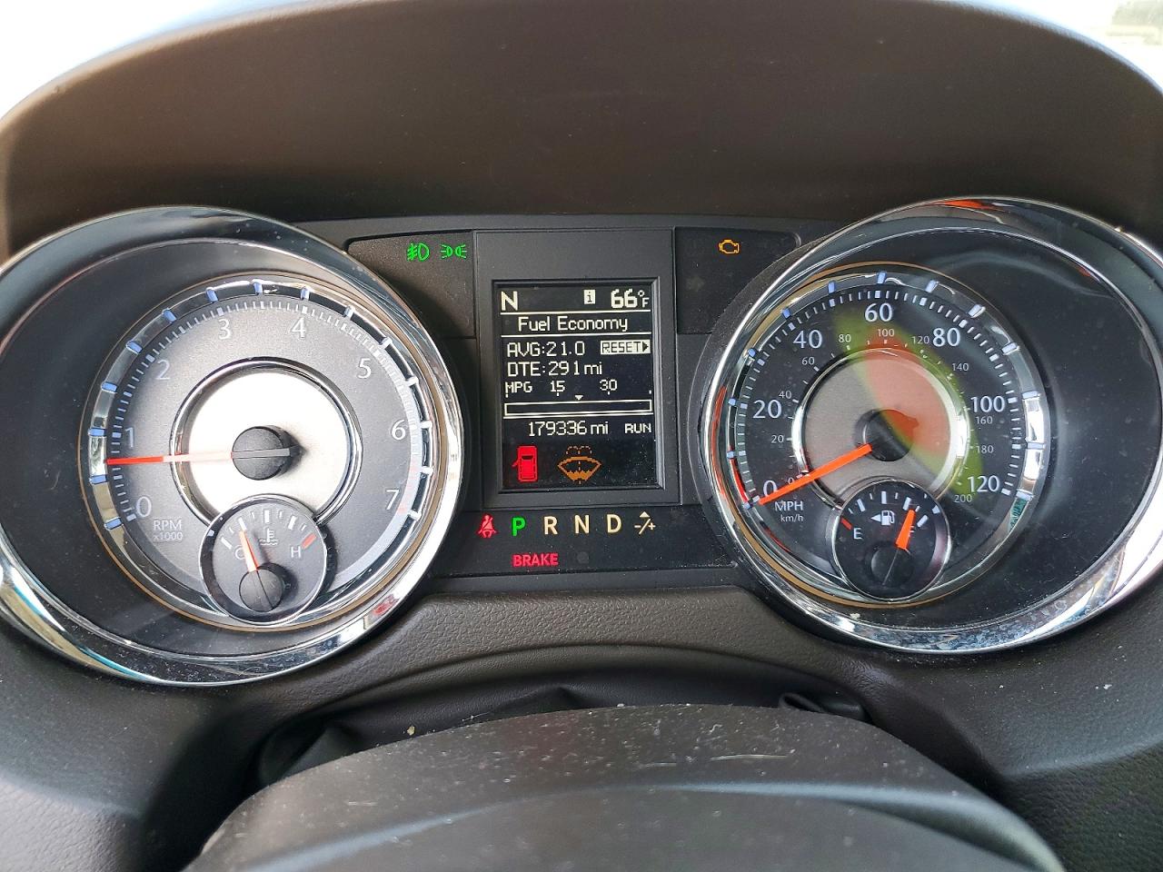2015 CHRYSLER TOWN & COUNTRY TOURING photo 25