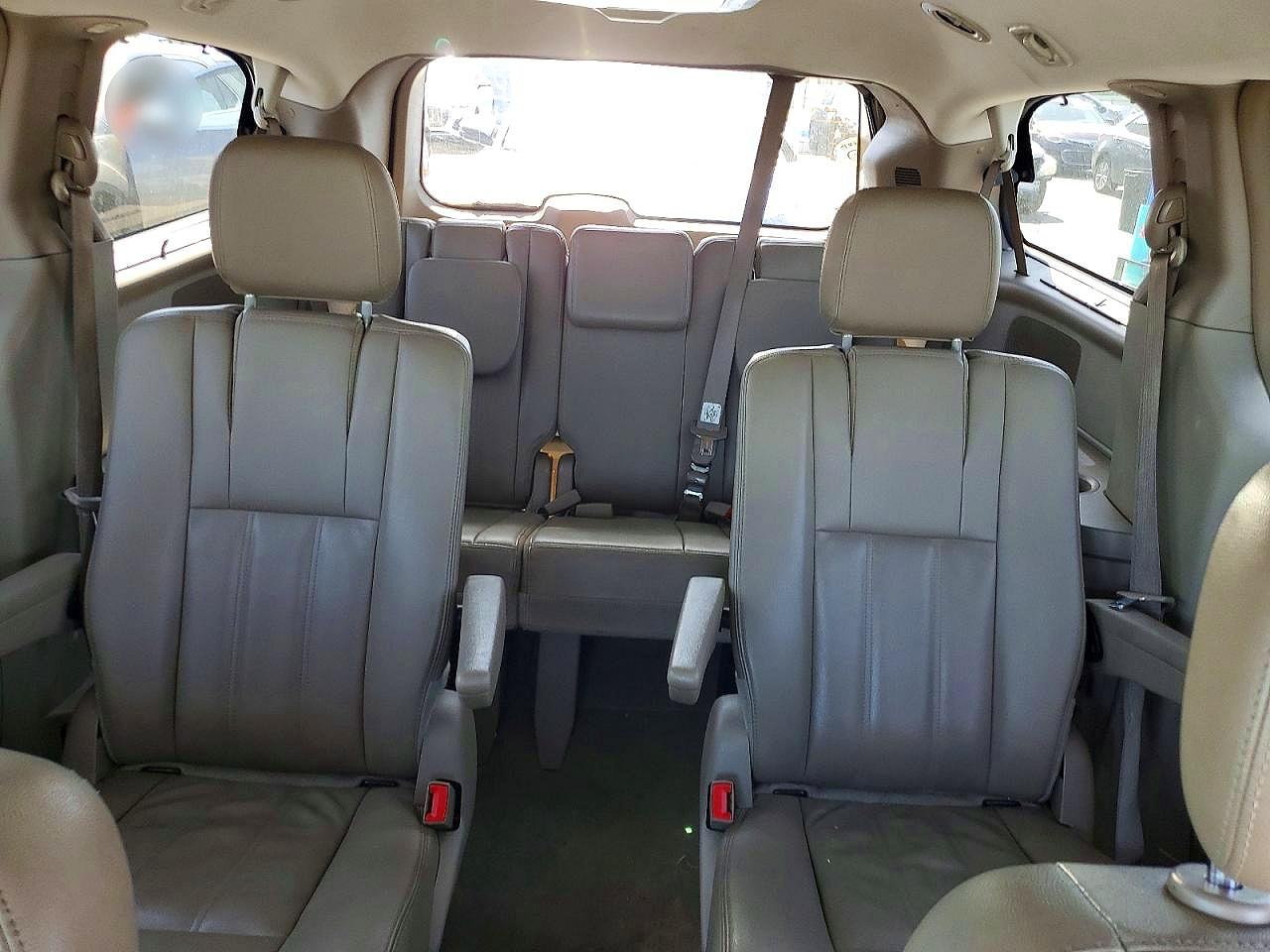 2015 CHRYSLER TOWN & COUNTRY TOURING photo 28