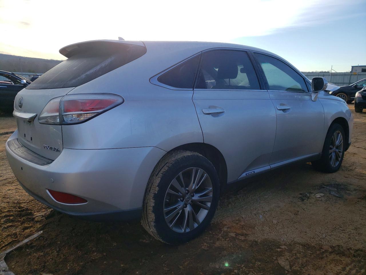 2013 LEXUS RX 450H photo 3