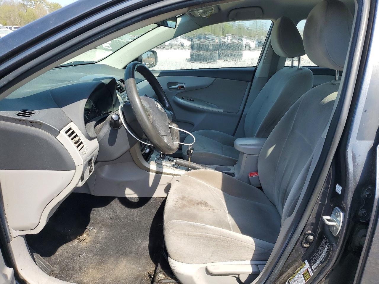 2011 TOYOTA COROLLA LE photo 7