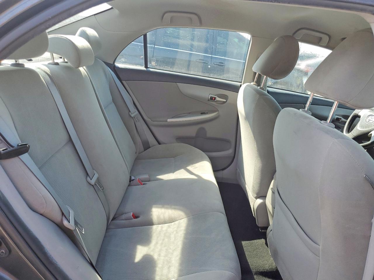 2011 TOYOTA COROLLA LE photo 10