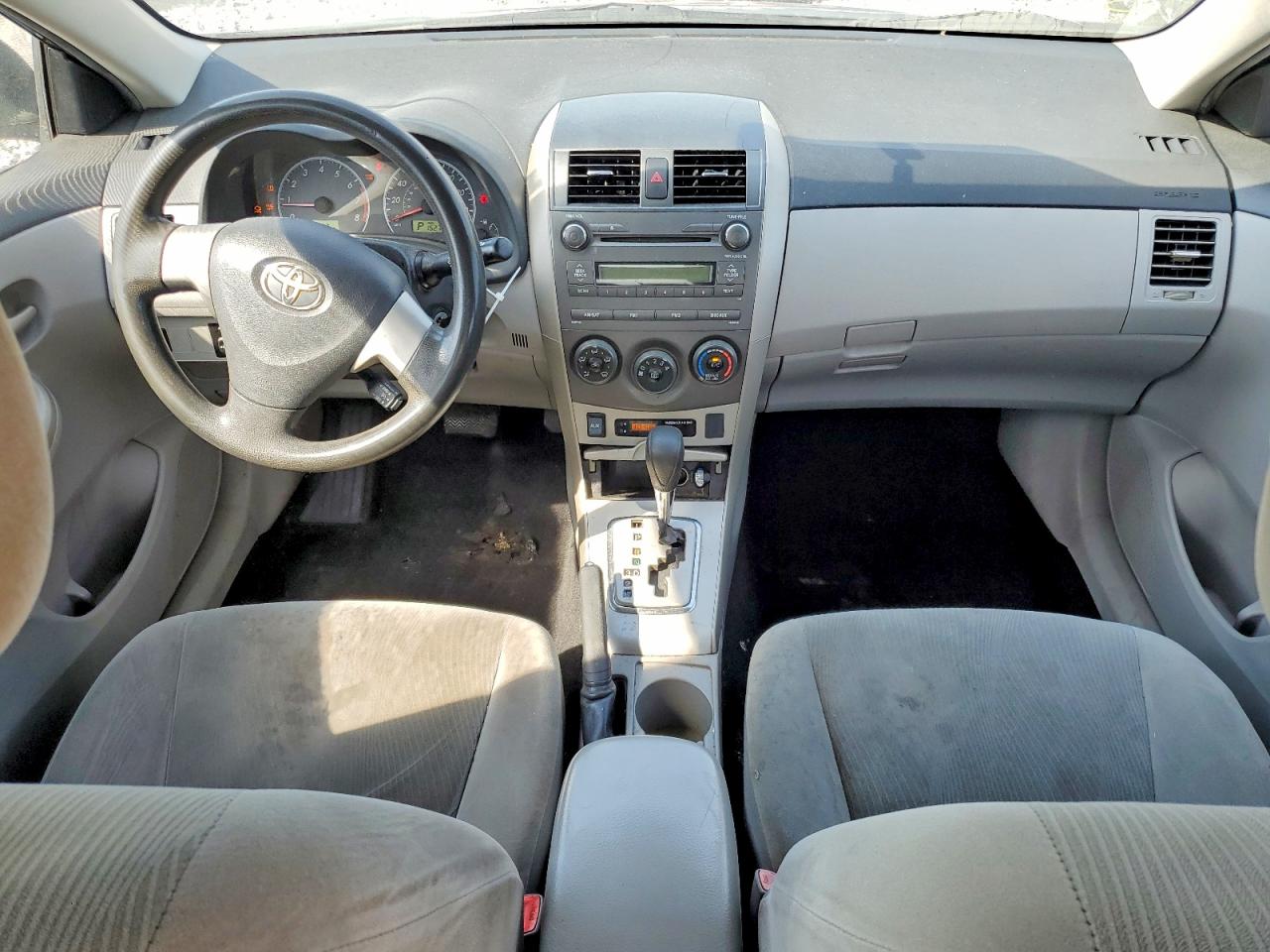 2011 TOYOTA COROLLA LE photo 8