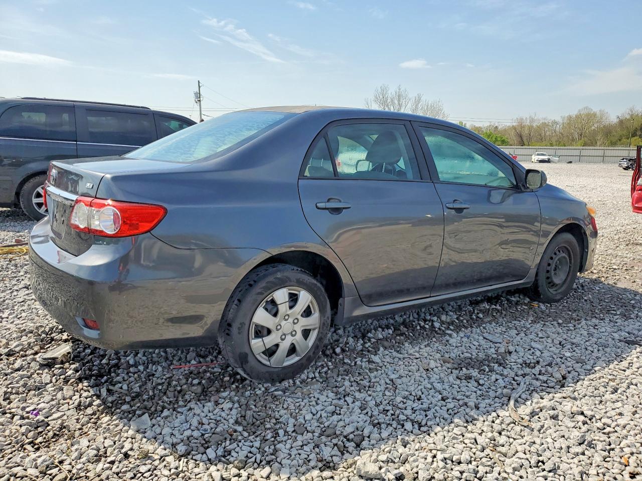 2011 TOYOTA COROLLA LE photo 3