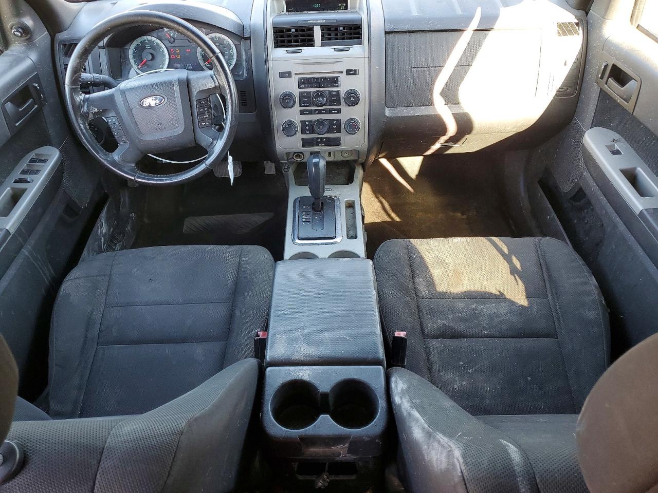 2010 FORD ESCAPE XLT photo 15
