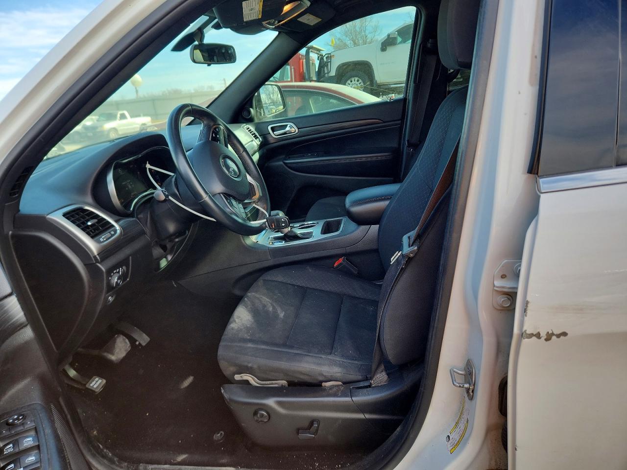 2019 JEEP GRAND CHEROKEE LAREDO photo 19