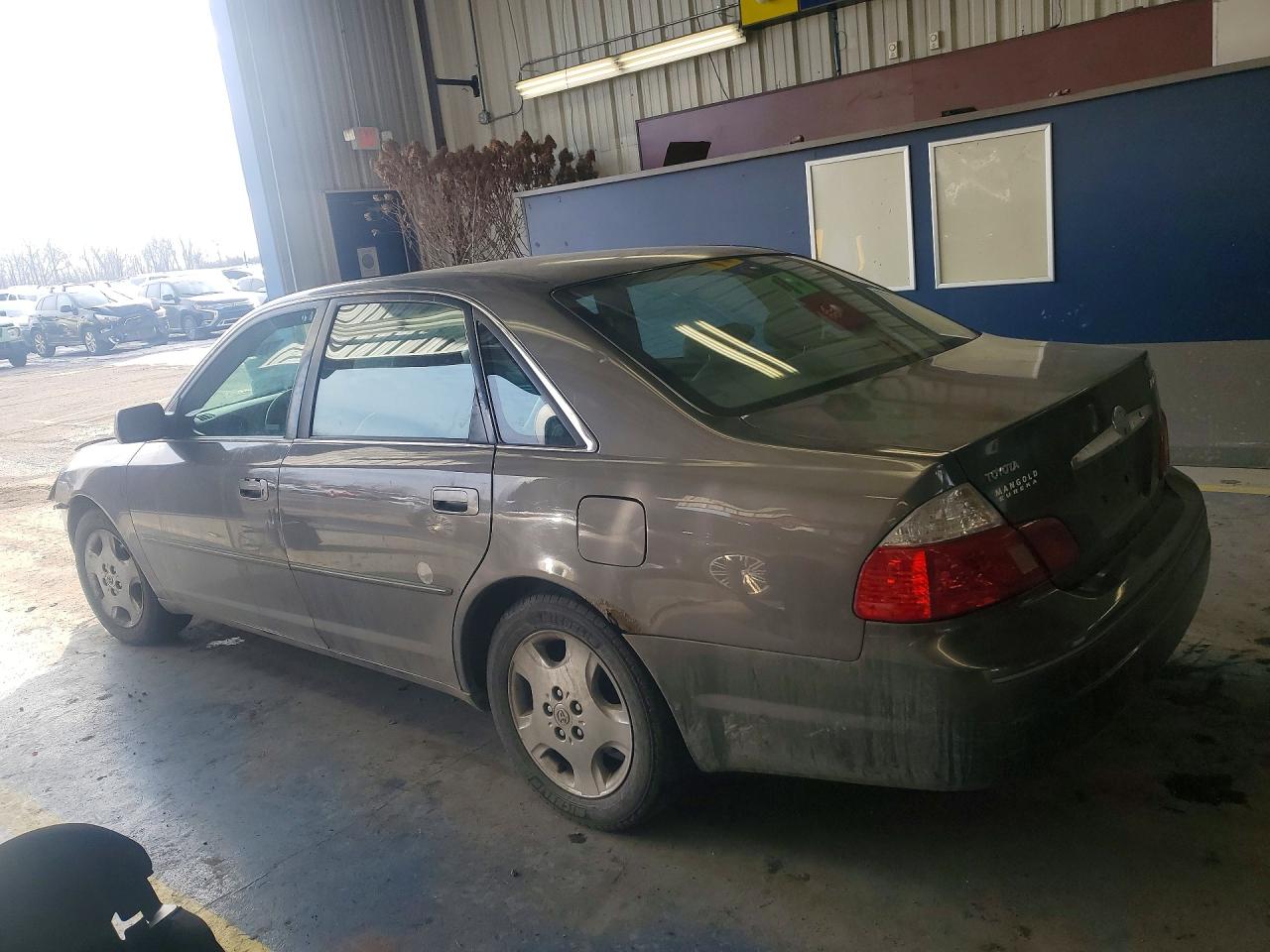 2003 TOYOTA AVALON XL photo 3