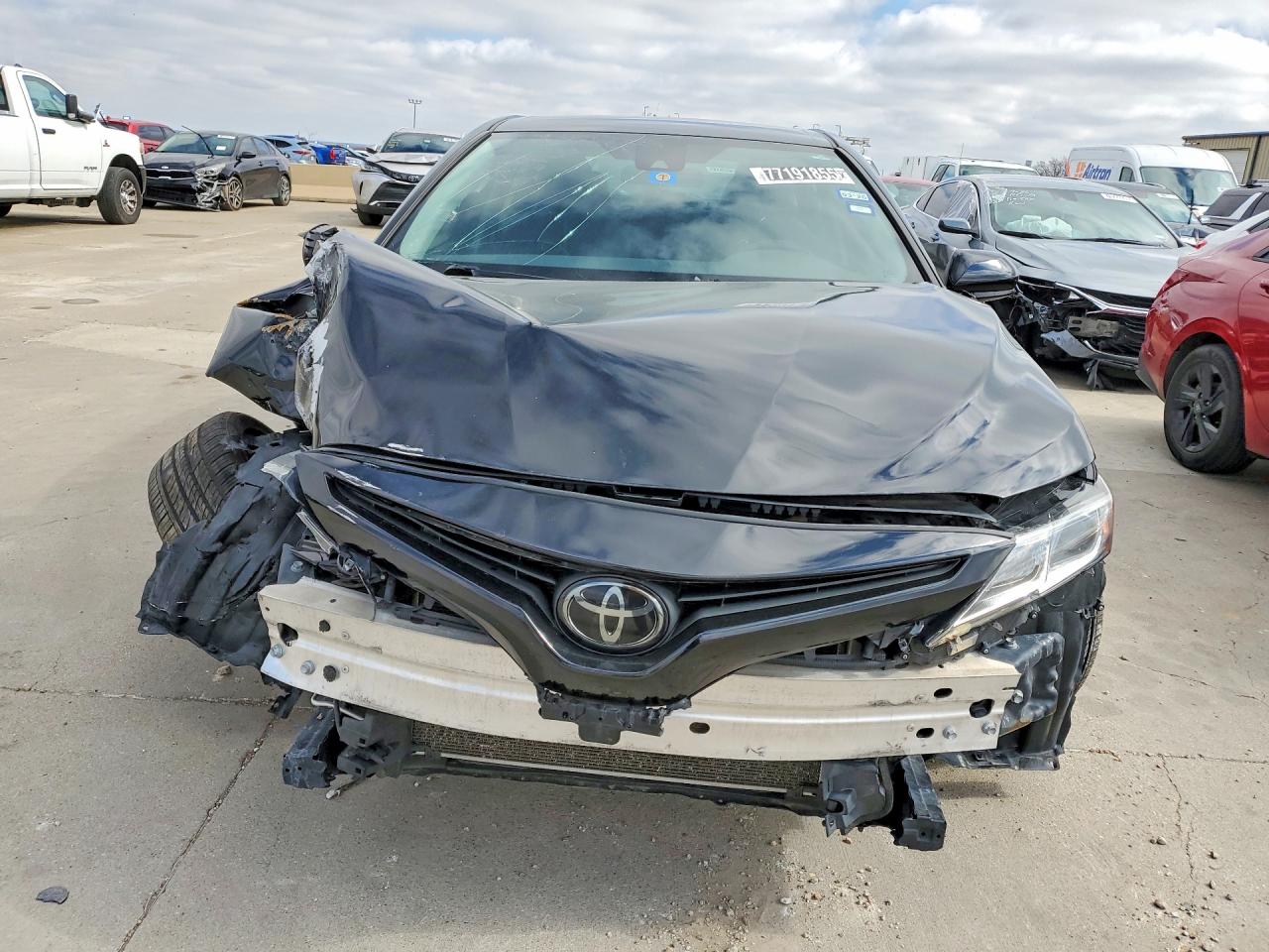 2019 TOYOTA CAMRY SE photo 5