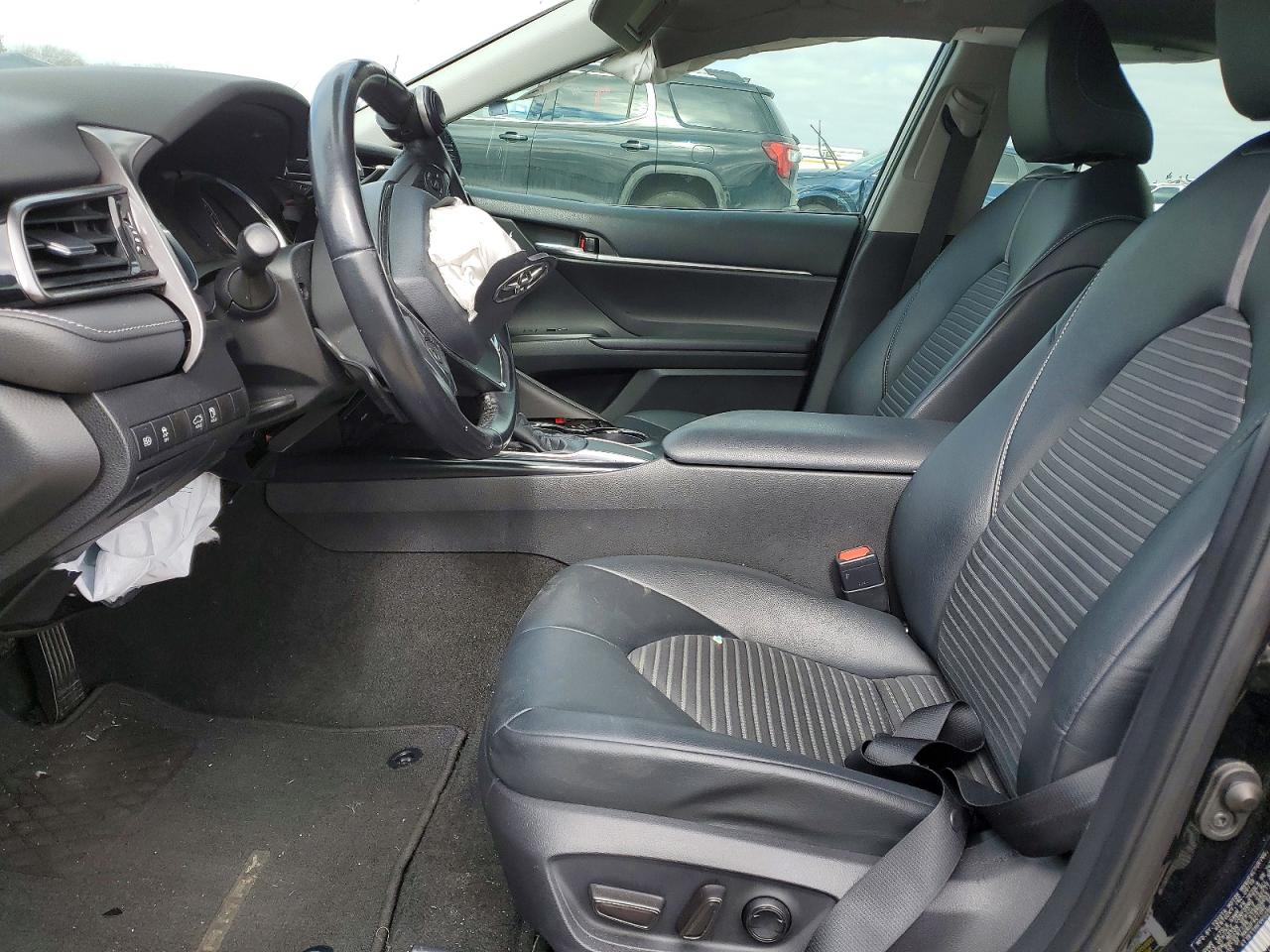 2019 TOYOTA CAMRY SE photo 7