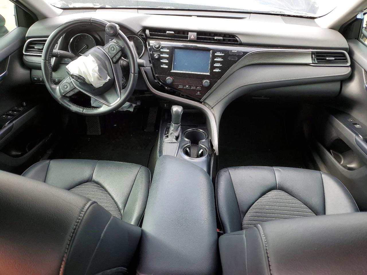 2019 TOYOTA CAMRY SE photo 8