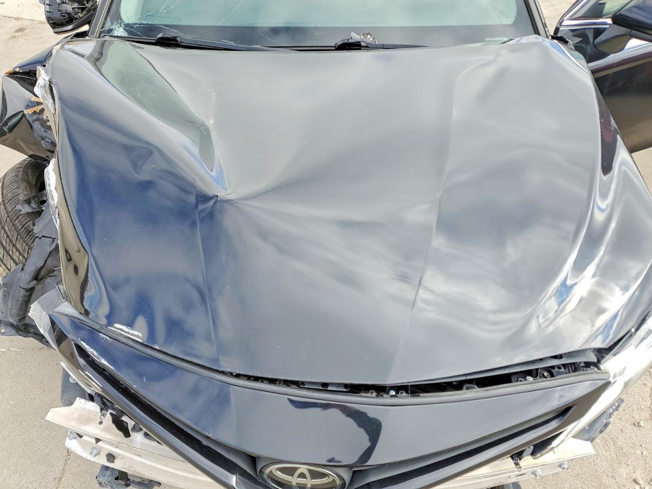 2019 TOYOTA CAMRY SE photo 11
